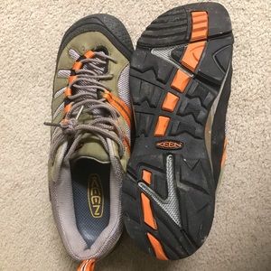 🔥MENS SZ 12 KEEN SHOES
